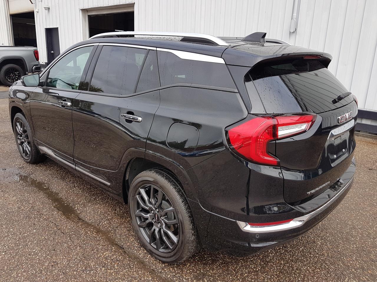 2023 GMC Terrain DENALI *LEATHER-SUNROOF-NAVIGATION* Photo2