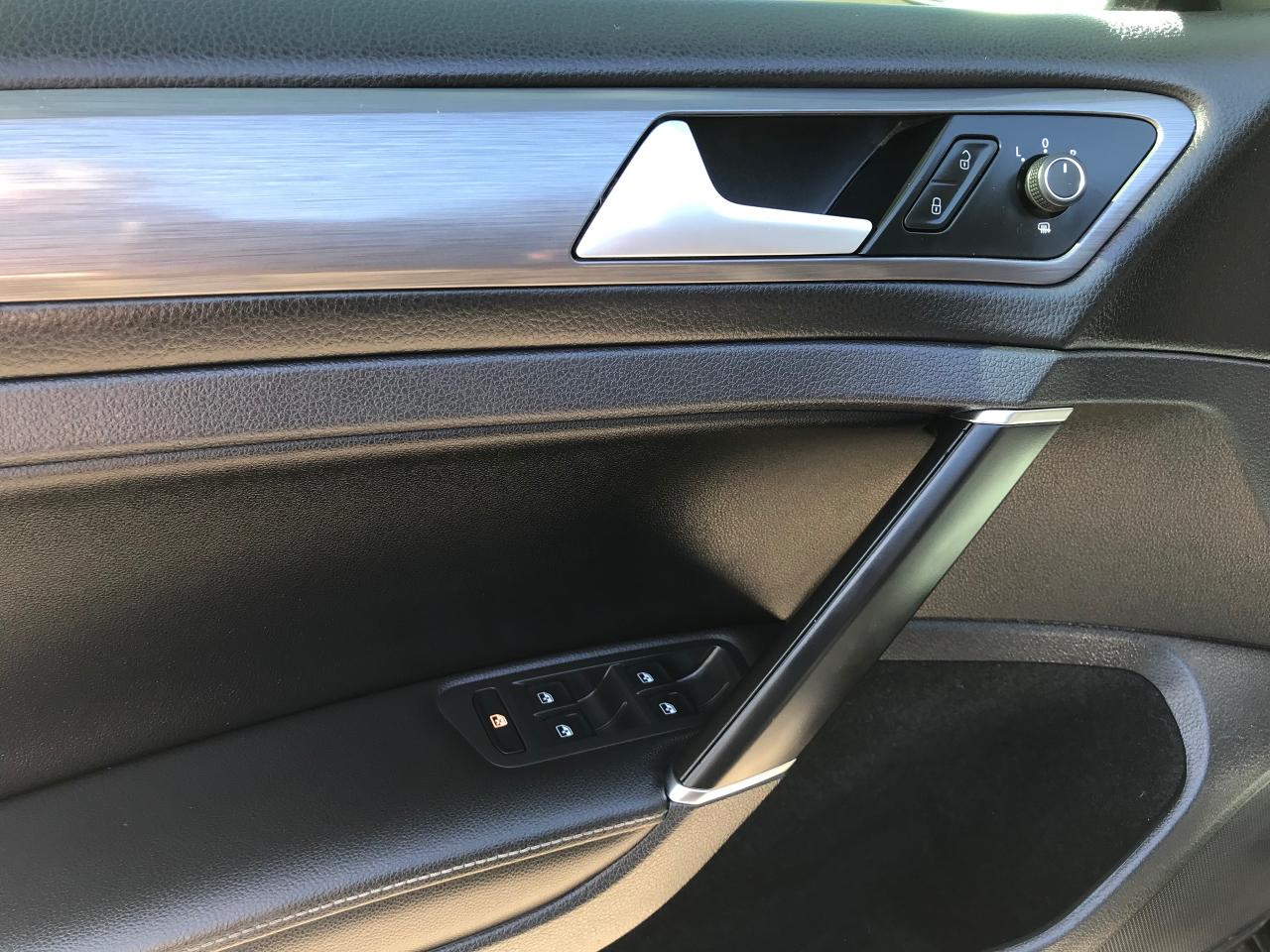 2021 Volkswagen Golf Highline 5-door Auto Photo4