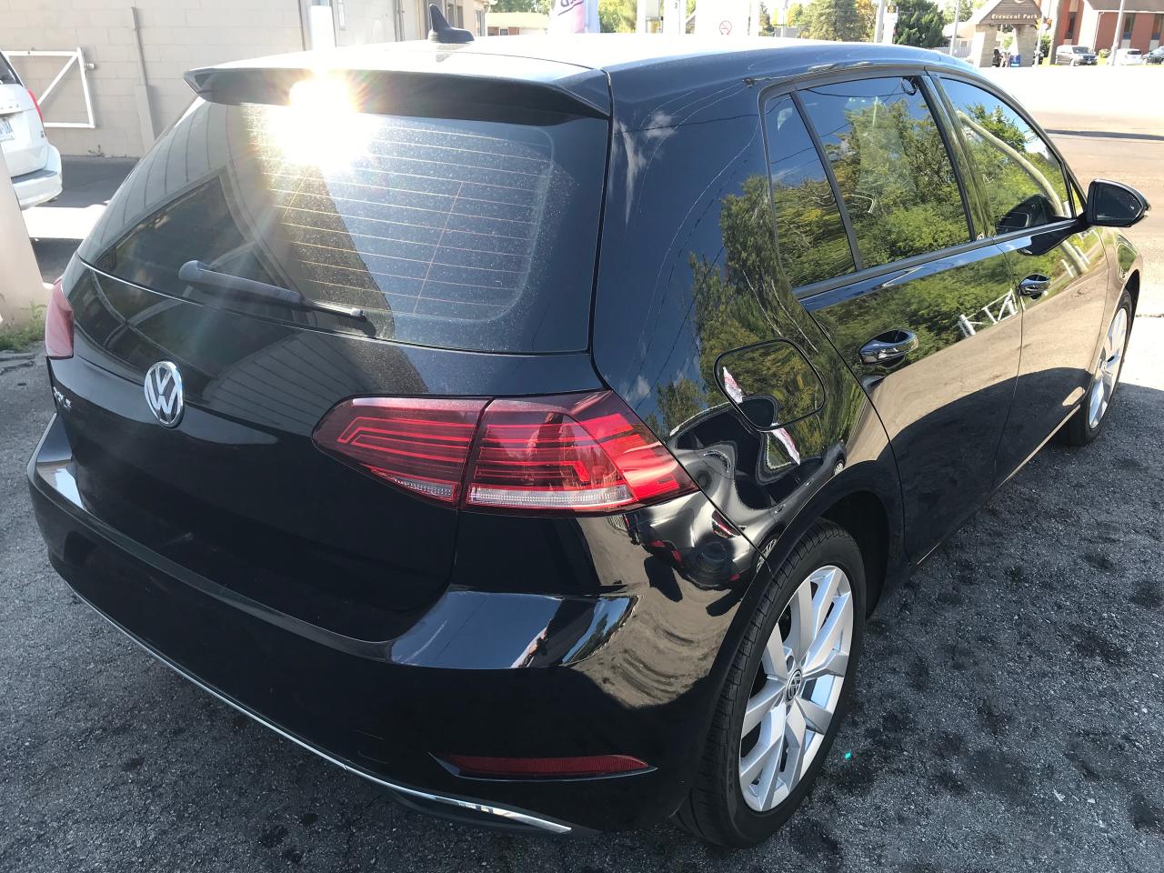 2021 Volkswagen Golf Highline 5-door Auto Photo3