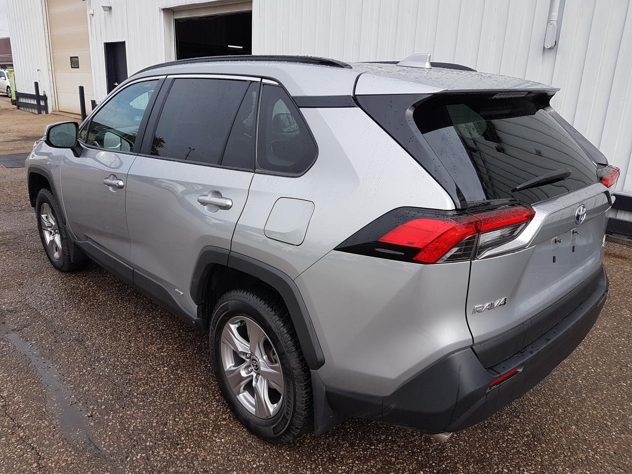 2023 Toyota RAV4 HYBRID LE AWD *HEATED SEATS* Photo2