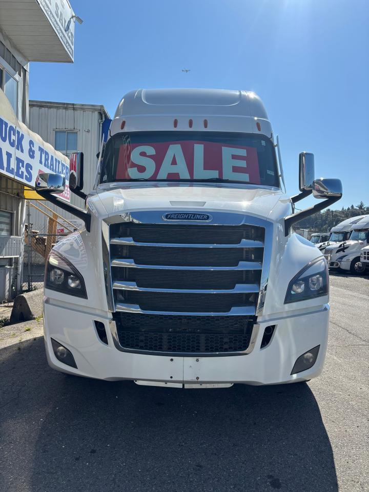 2024 Freightliner CASCADIA  - Photo #2