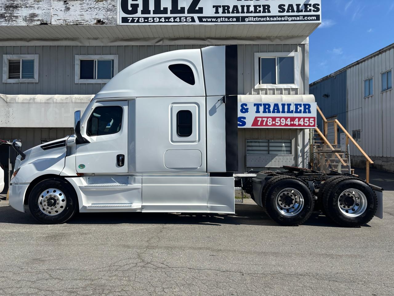 2024 Freightliner CASCADIA  - Photo #4