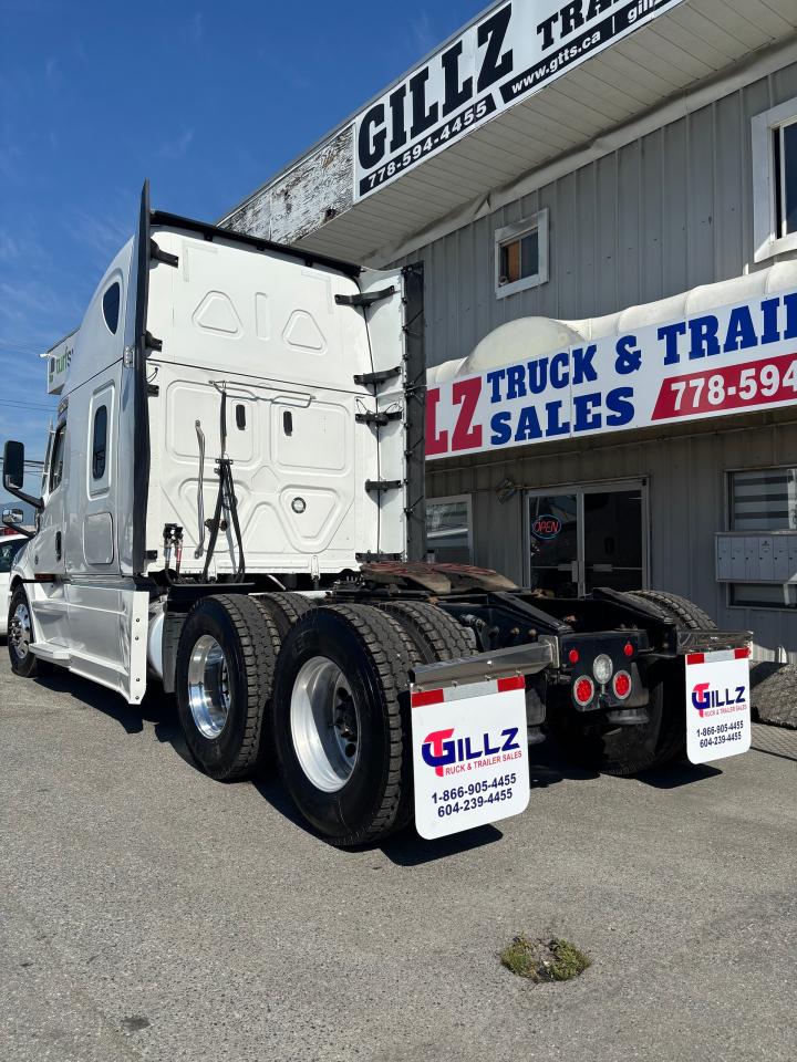 2024 Freightliner CASCADIA  - Photo #5