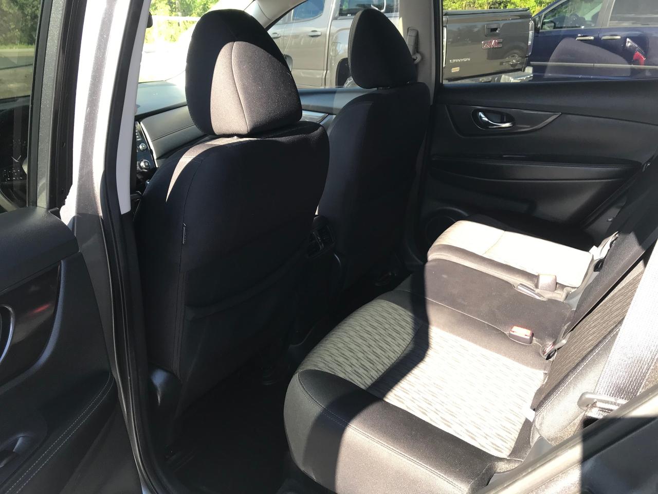 2020 Nissan Rogue SV Photo