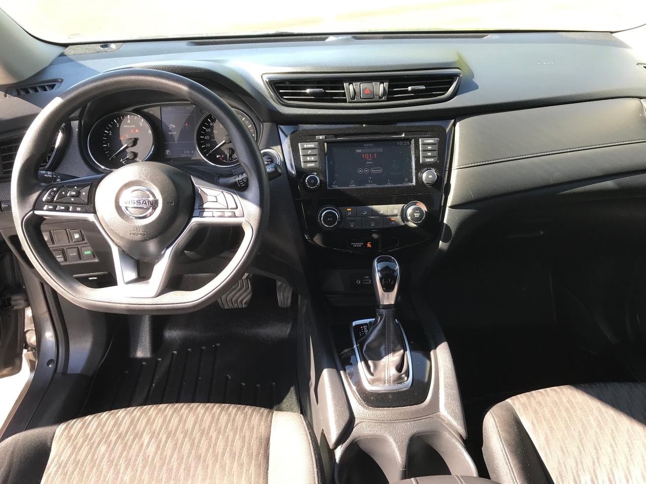 2020 Nissan Rogue SV Photo