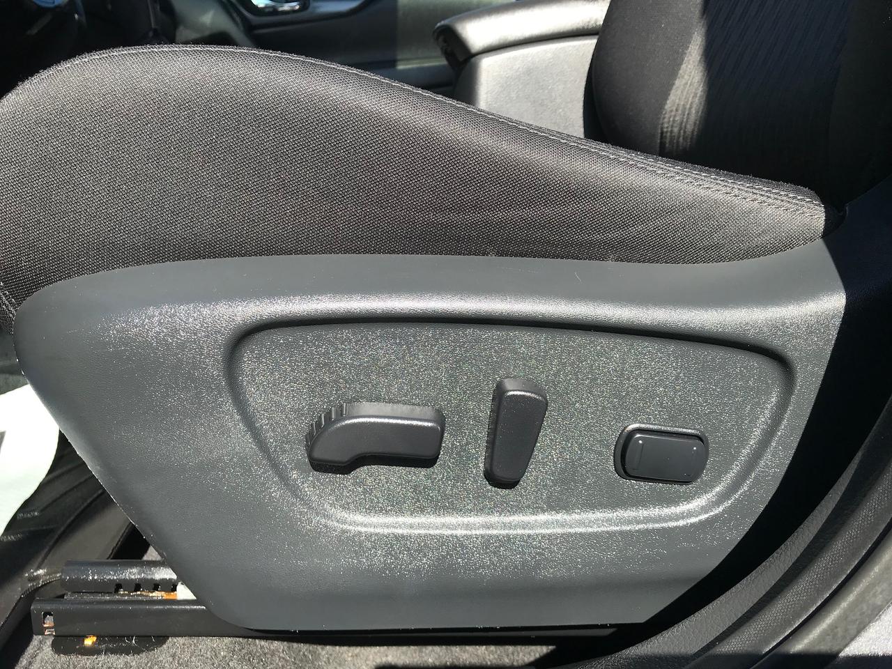 2020 Nissan Rogue SV Photo