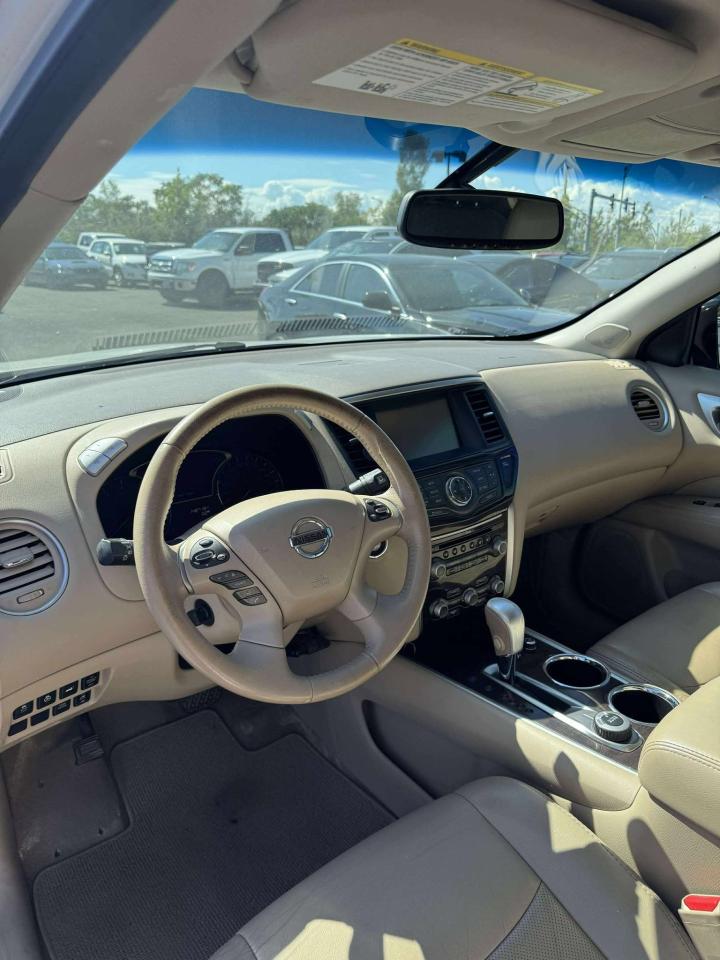 2014 Nissan Pathfinder S - Photo #6
