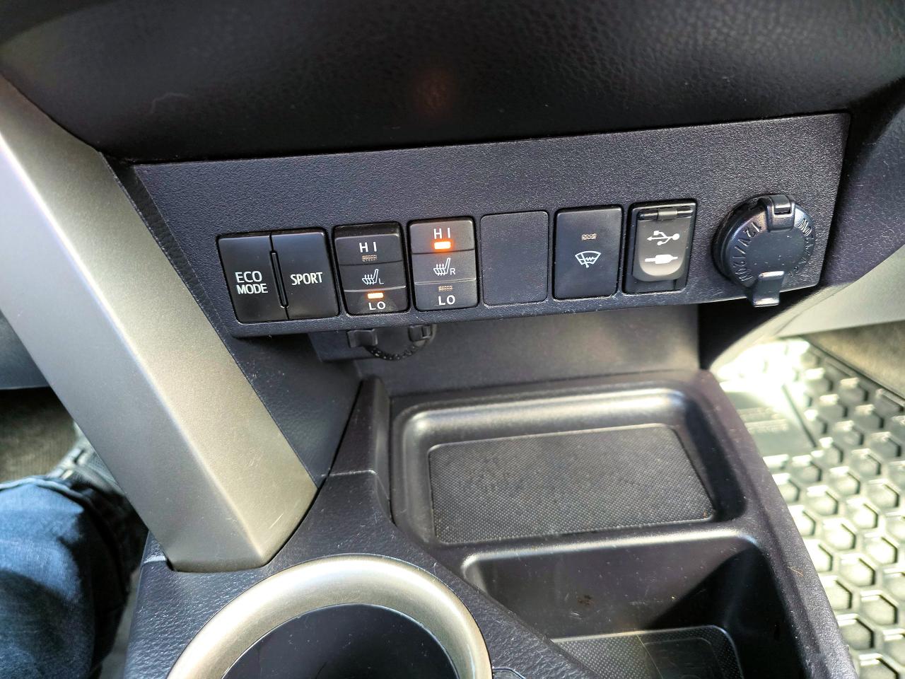 2015 Toyota RAV4 LE - Photo #15