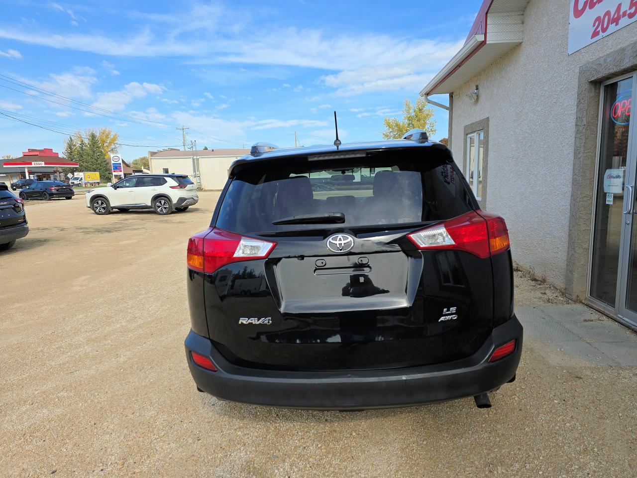 2015 Toyota RAV4 LE - Photo #17