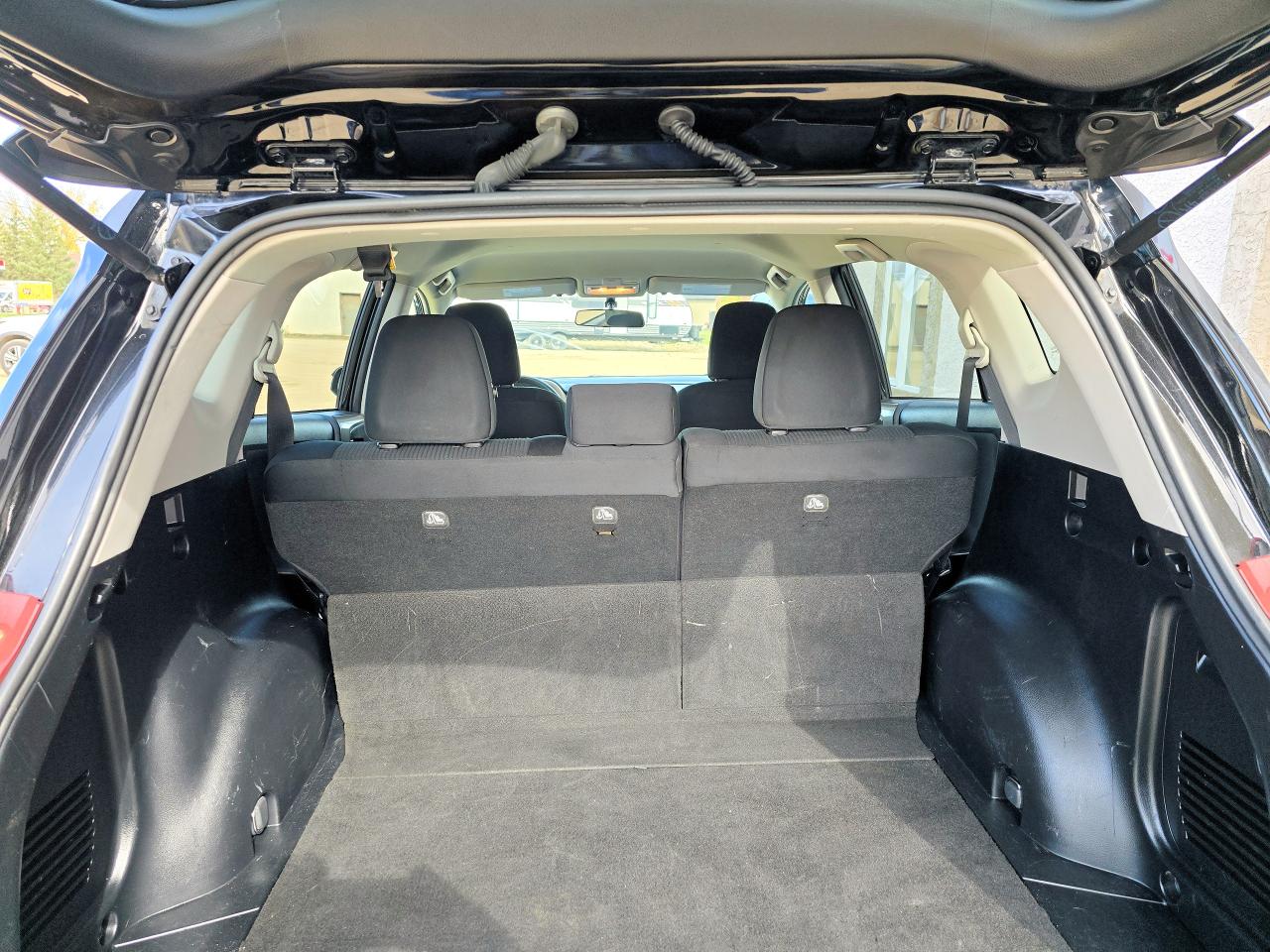 2015 Toyota RAV4 LE - Photo #18