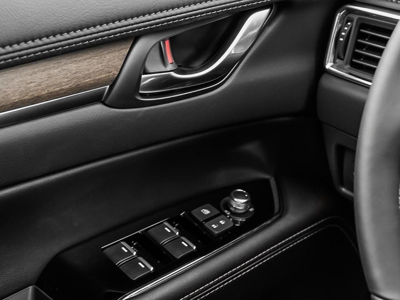 2025 Mazda CX-5 Signature AWD Photo