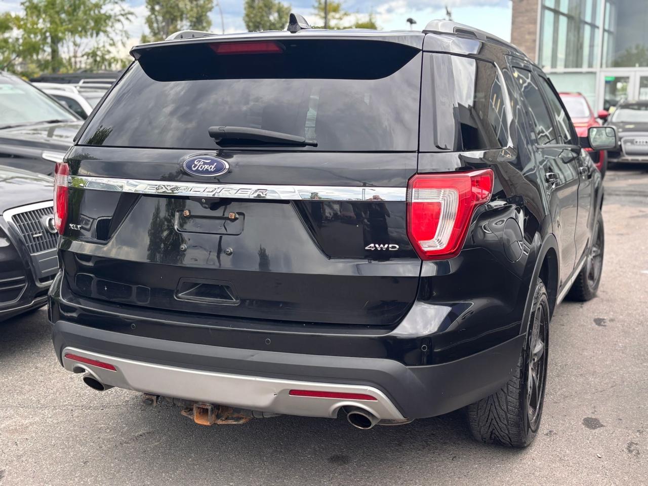 2017 Ford Explorer XLT - Photo #9
