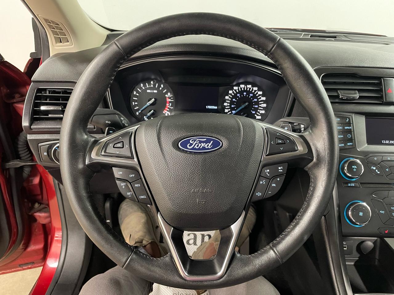 2018 Ford Fusion SE | LEATHER | POWER FRONT SEATS | HEATED SEATS Photo