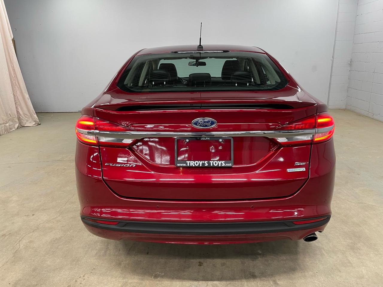 2018 Ford Fusion SE | LEATHER | POWER FRONT SEATS | HEATED SEATS Photo