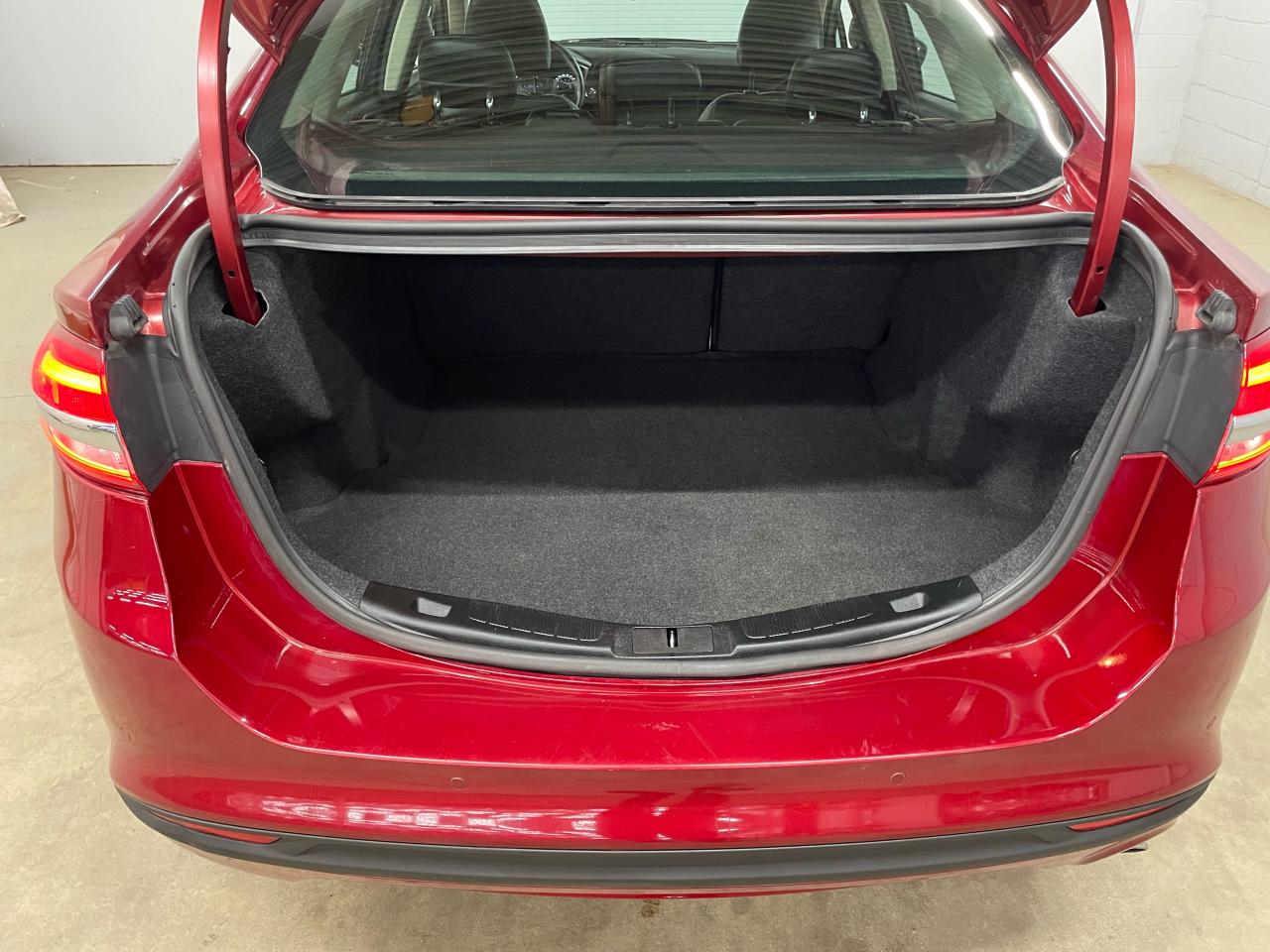 2018 Ford Fusion SE Photo6