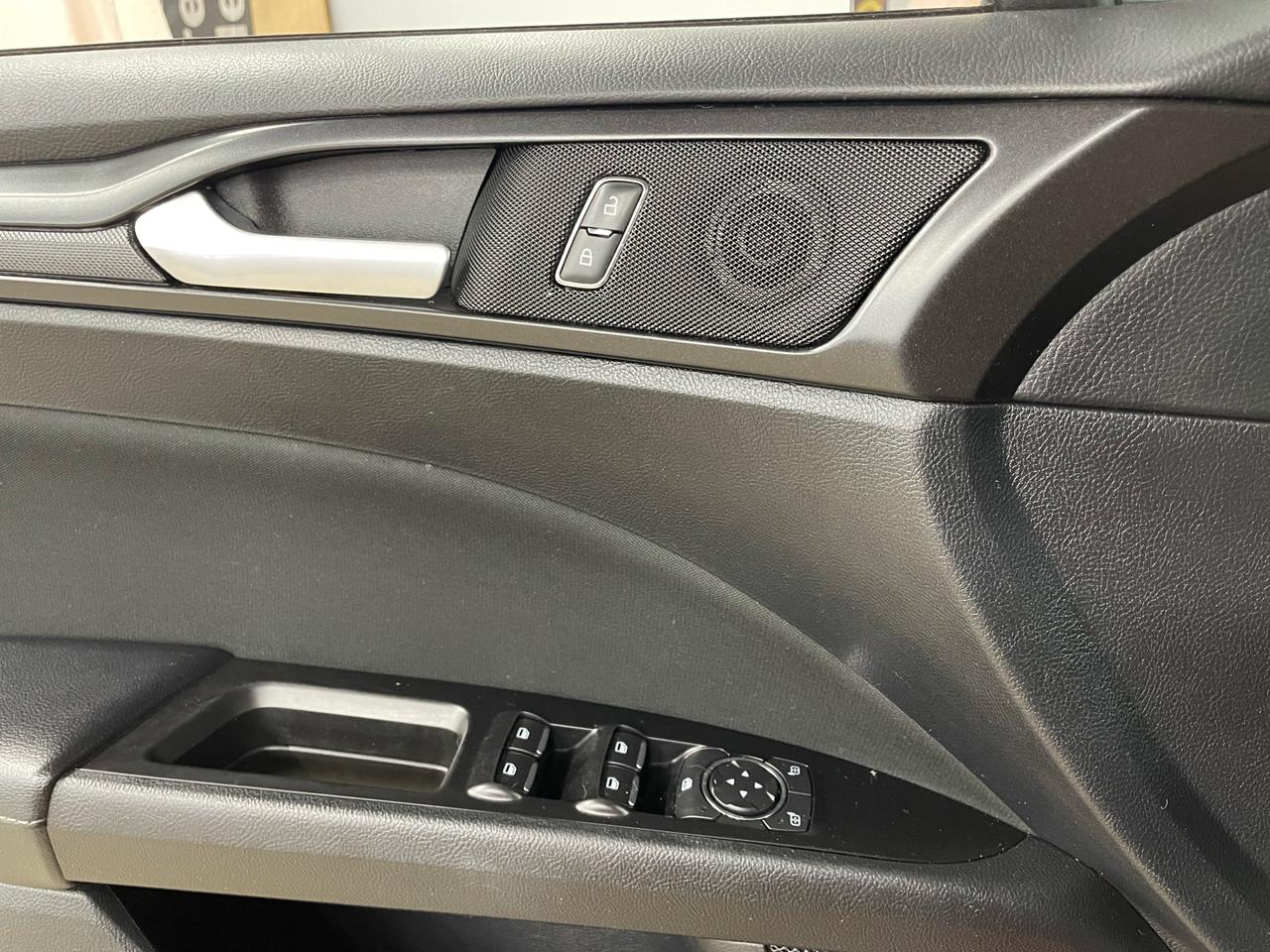 2018 Ford Fusion SE | LEATHER | POWER FRONT SEATS | HEATED SEATS Photo