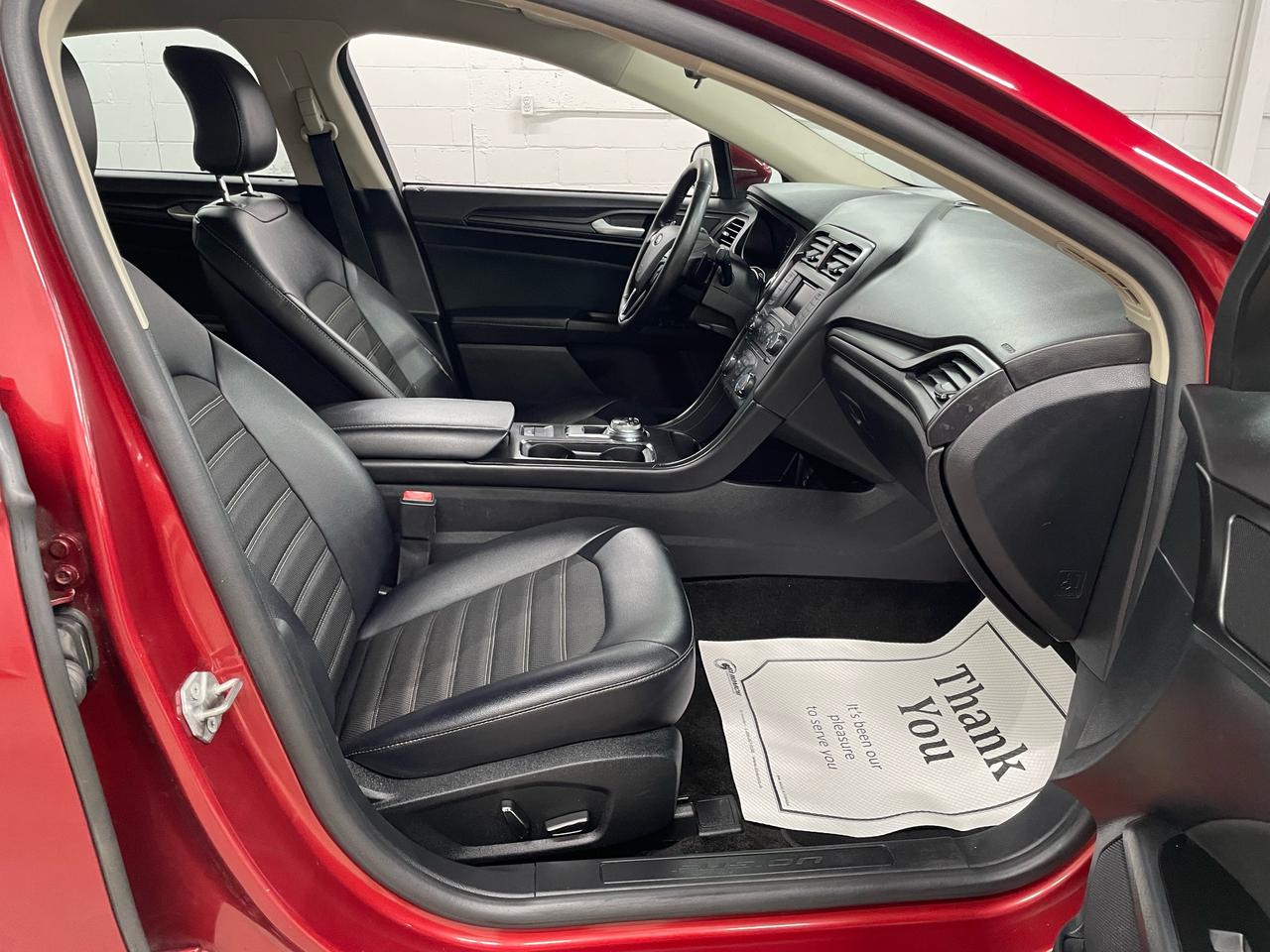 2018 Ford Fusion SE | LEATHER | POWER FRONT SEATS | HEATED SEATS Photo