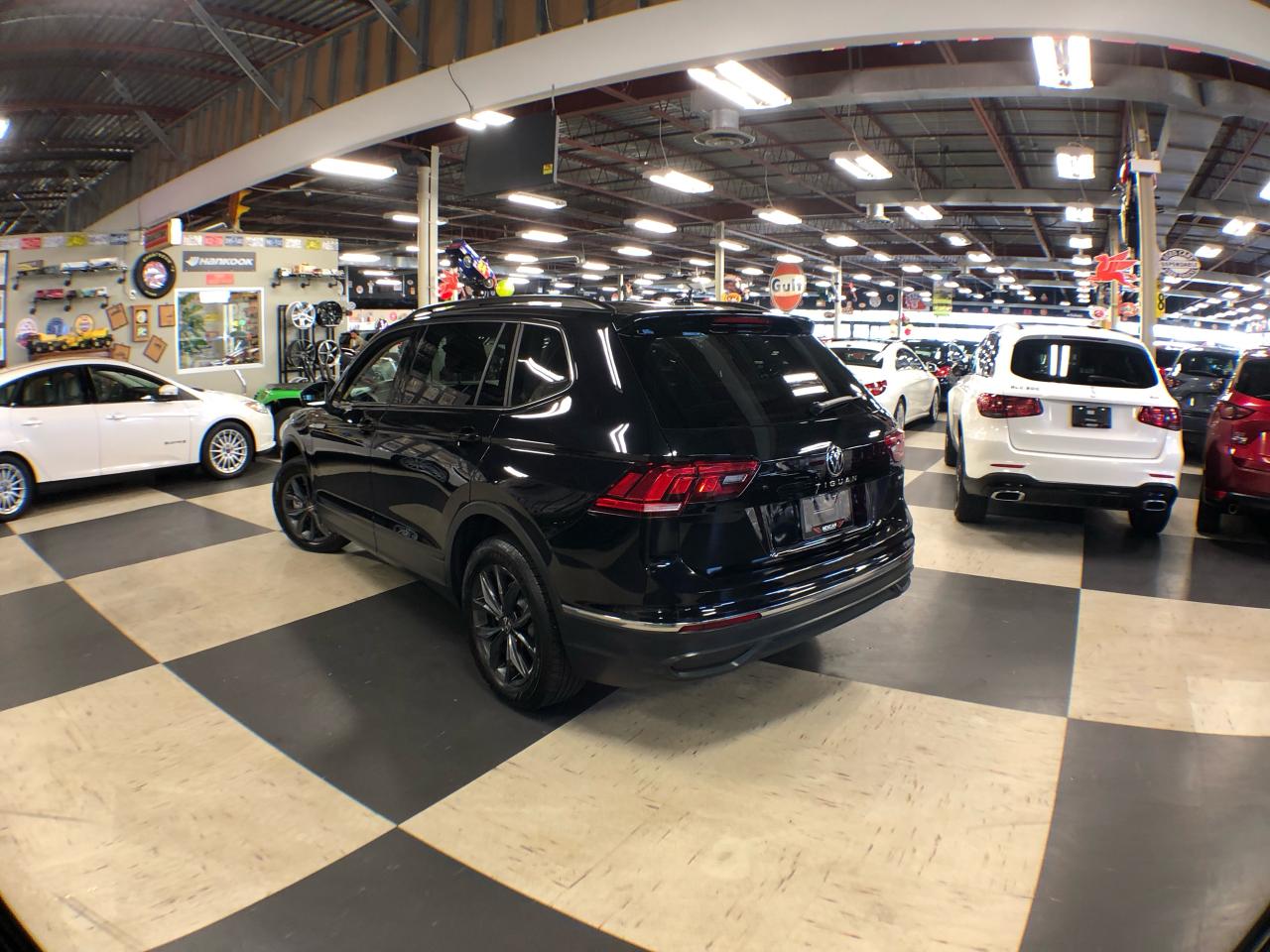 2023 Volkswagen Tiguan COMFORTLINE R-LINE B/EDITION AWD LEATHER PAN/ROOF Photo4