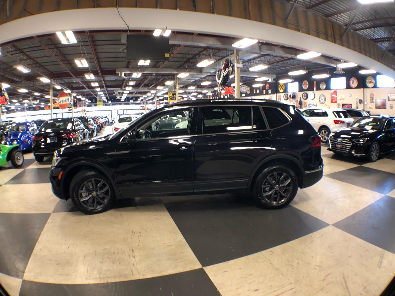 2023 Volkswagen Tiguan COMFORTLINE R-LINE B/EDITION AWD LEATHER PAN/ROOF Photo3