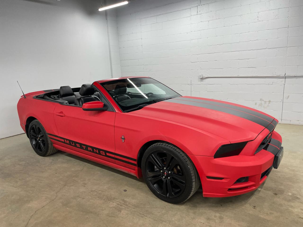 Used 2013 Ford Mustang V6 Premium for sale in Guelph, ON
