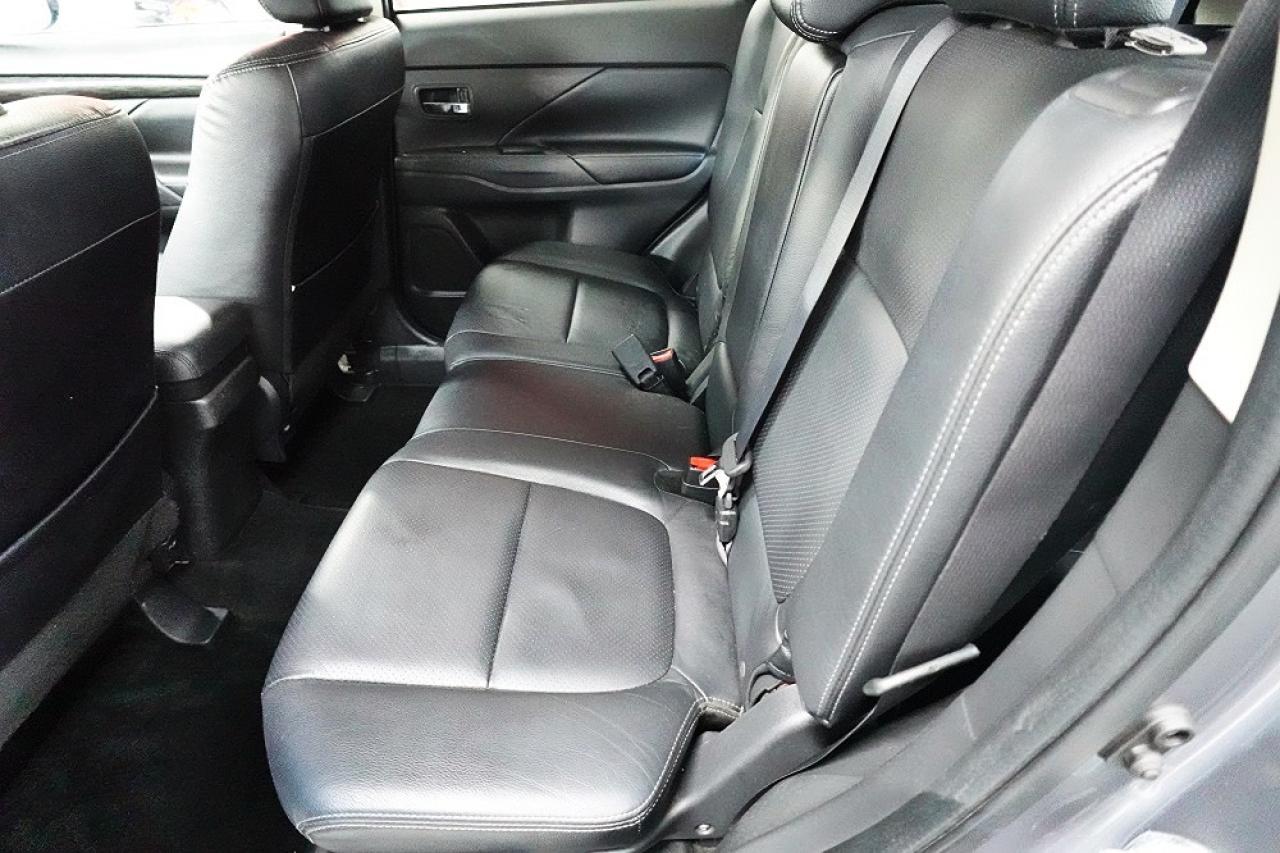 2017 Mitsubishi Outlander AWD,DEALER MAINTAIN,NO ACCIDENT ,7 PASS - Photo #18