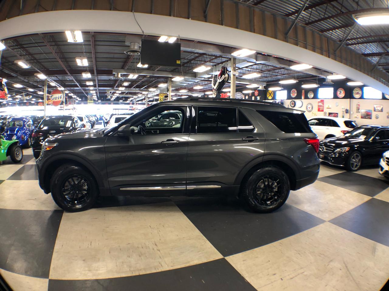 2020 Ford Explorer XLT 4WD 7 PASS  LEATHER PAN/ROOF NAV B/SPOT CAMERA Photo3