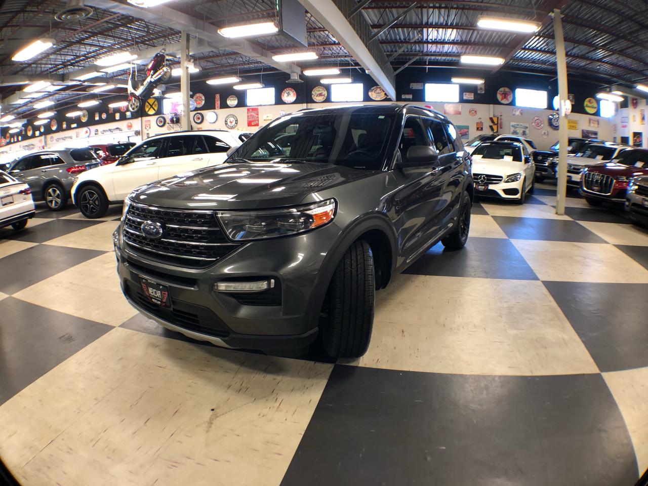 2020 Ford Explorer XLT 4WD 7 PASS  LEATHER PAN/ROOF NAV B/SPOT CAMERA Photo2