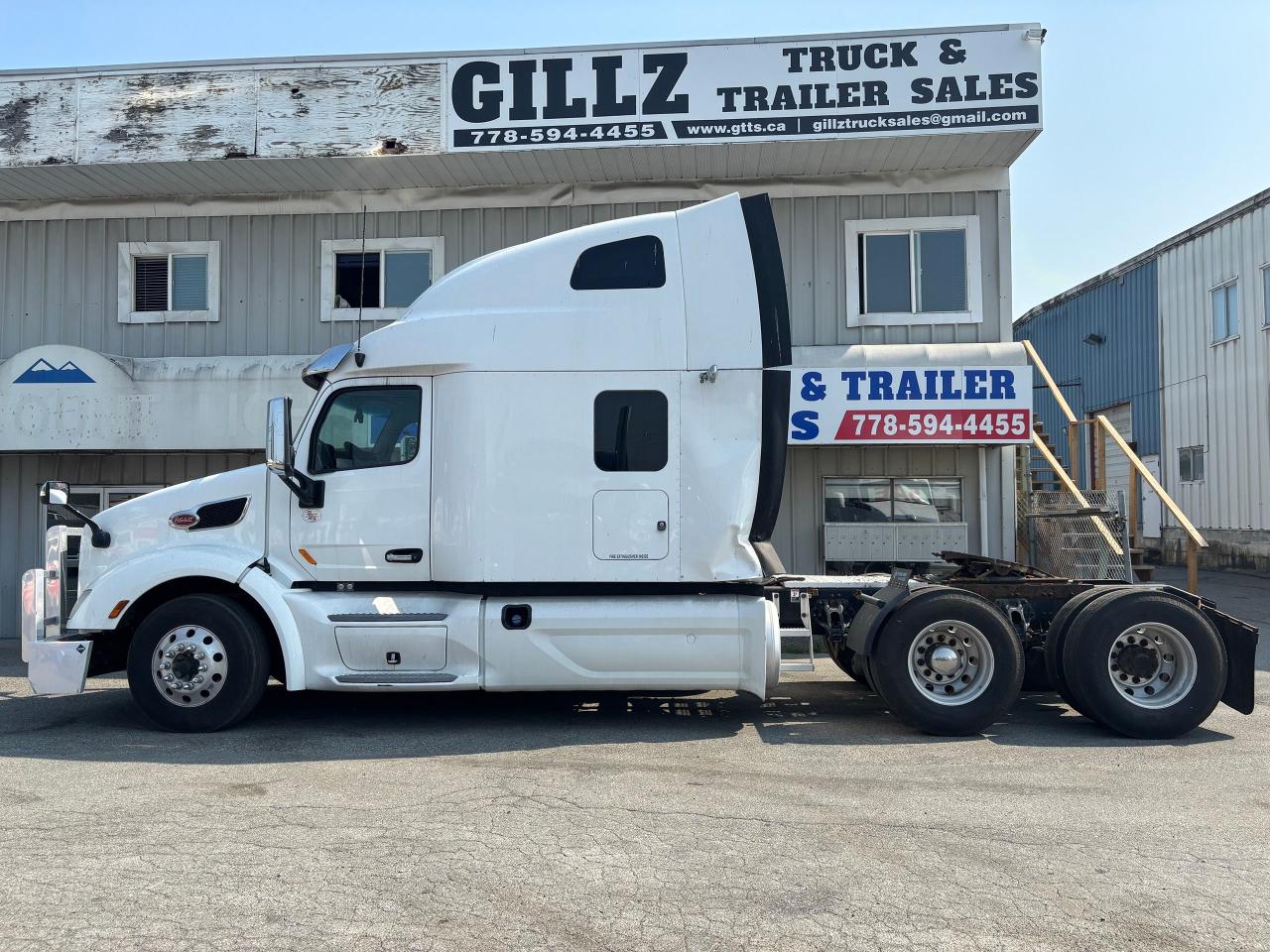 2021 PETERBILT CONVENTIONAL 579 - Photo #4