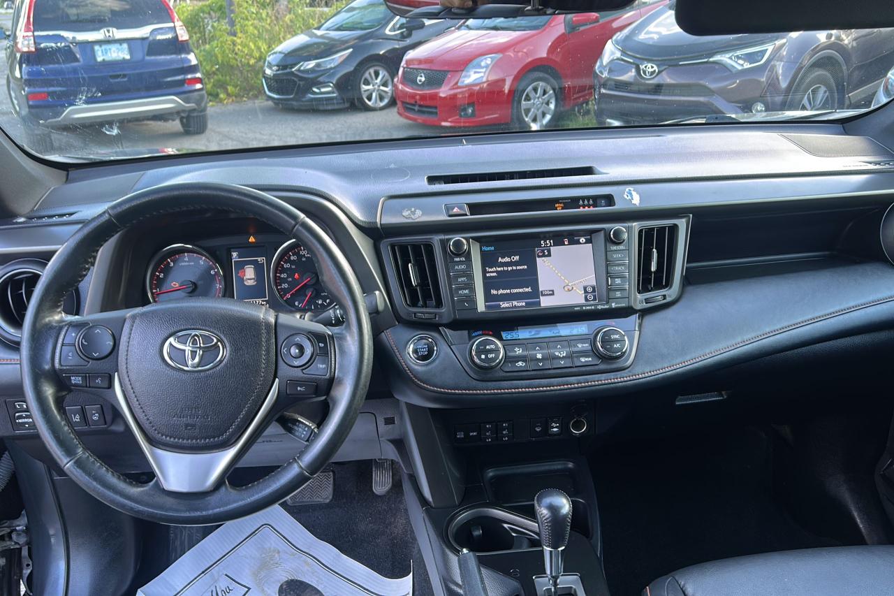 2018 Toyota RAV4 se - Photo #11