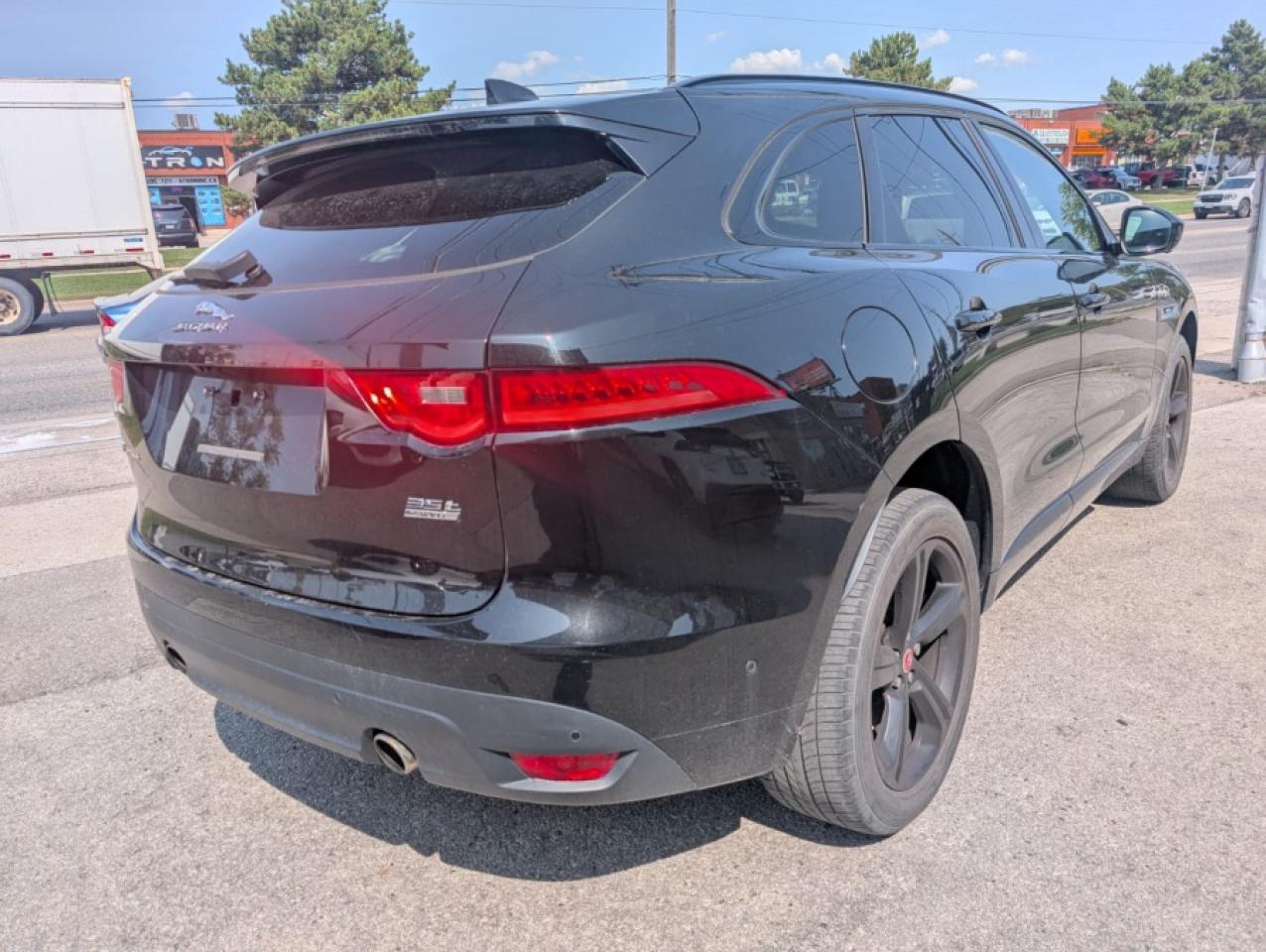 2017 Jaguar F-PACE 35t R-Sport - Photo #5
