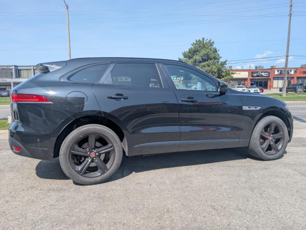 2017 Jaguar F-PACE 35t R-Sport - Photo #6