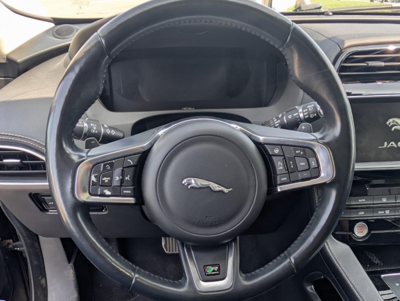 2017 Jaguar F-PACE 35t R-Sport - Photo #19