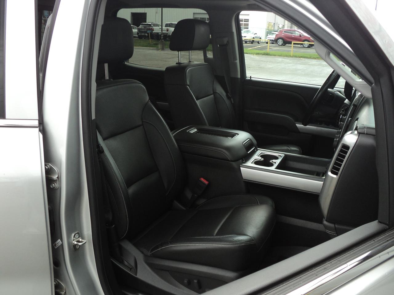 2018 Chevrolet Silverado 1500 LTZ CrewCab 4WD  Z71 6.2L8cyl 6'7"Box RoofLeather - Photo #12