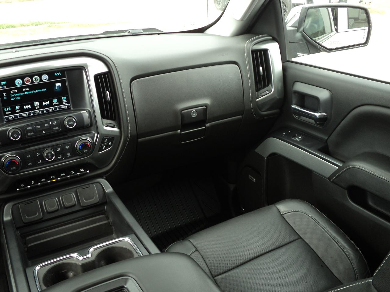 2018 Chevrolet Silverado 1500 LTZ CrewCab 4WD  Z71 6.2L8cyl 6'7"Box RoofLeather - Photo #17
