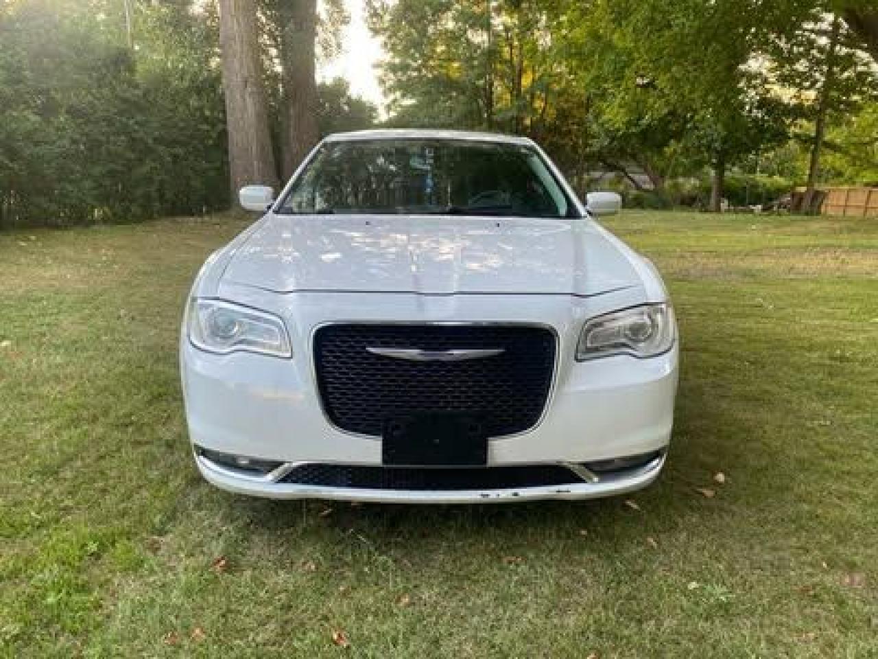 2016 Chrysler 300 Touring  - Photo #5