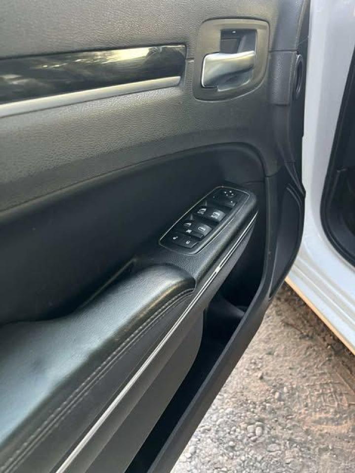 2016 Chrysler 300 Touring  - Photo #29