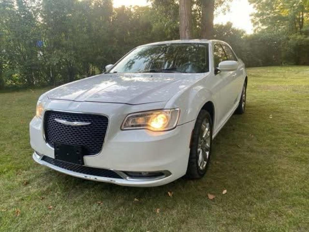 2016 Chrysler 300 Touring  Photo2