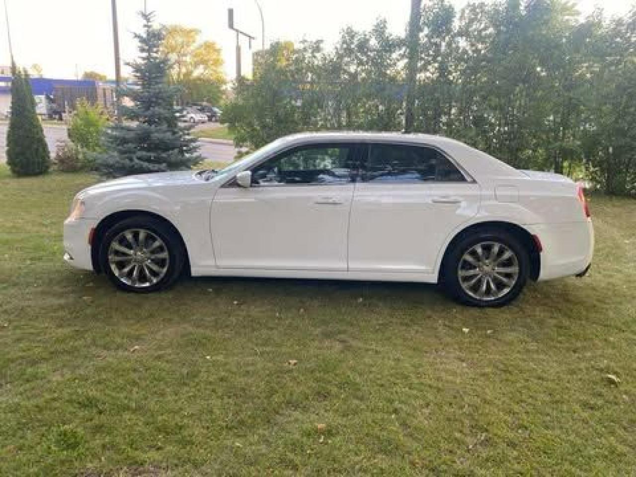 2016 Chrysler 300 Touring  - Photo #9