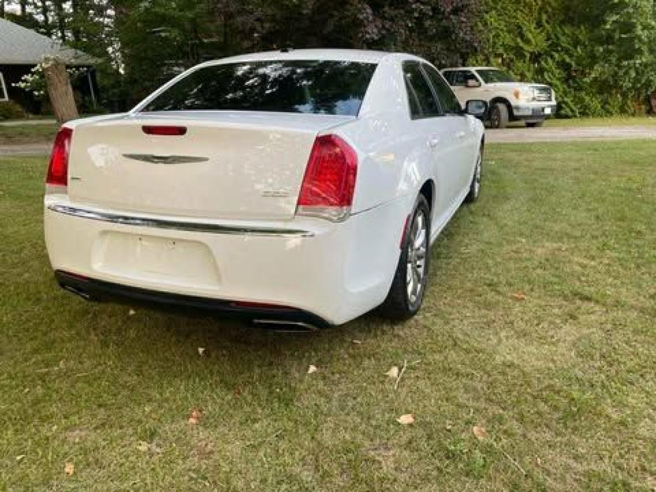 2016 Chrysler 300 Touring  - Photo #11