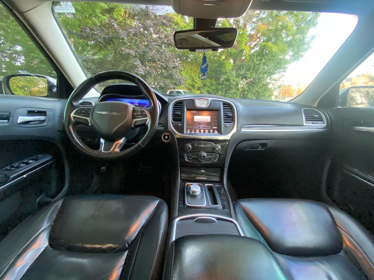 2016 Chrysler 300 Touring  - Photo #9