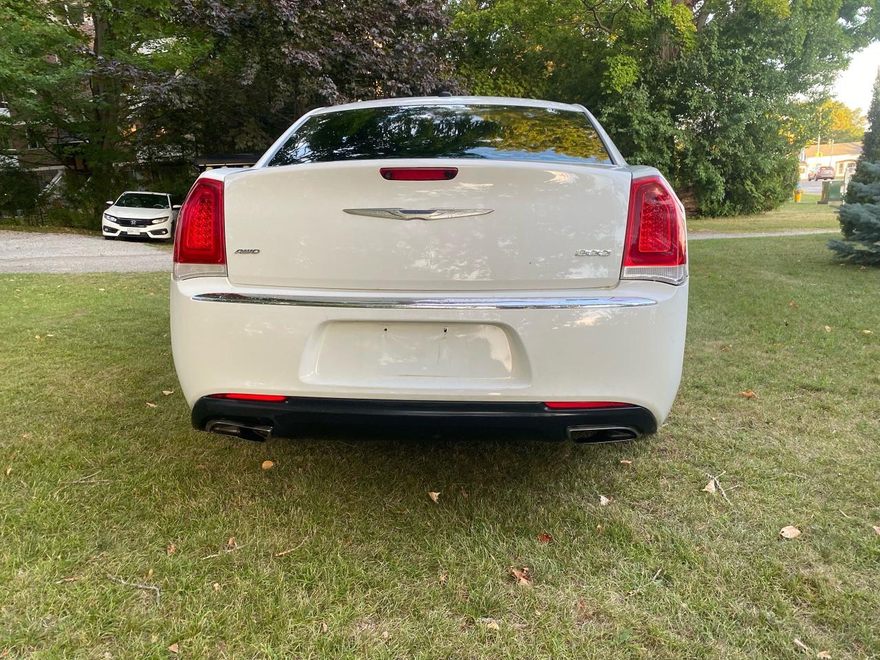 2016 Chrysler 300 Touring  - Photo #6