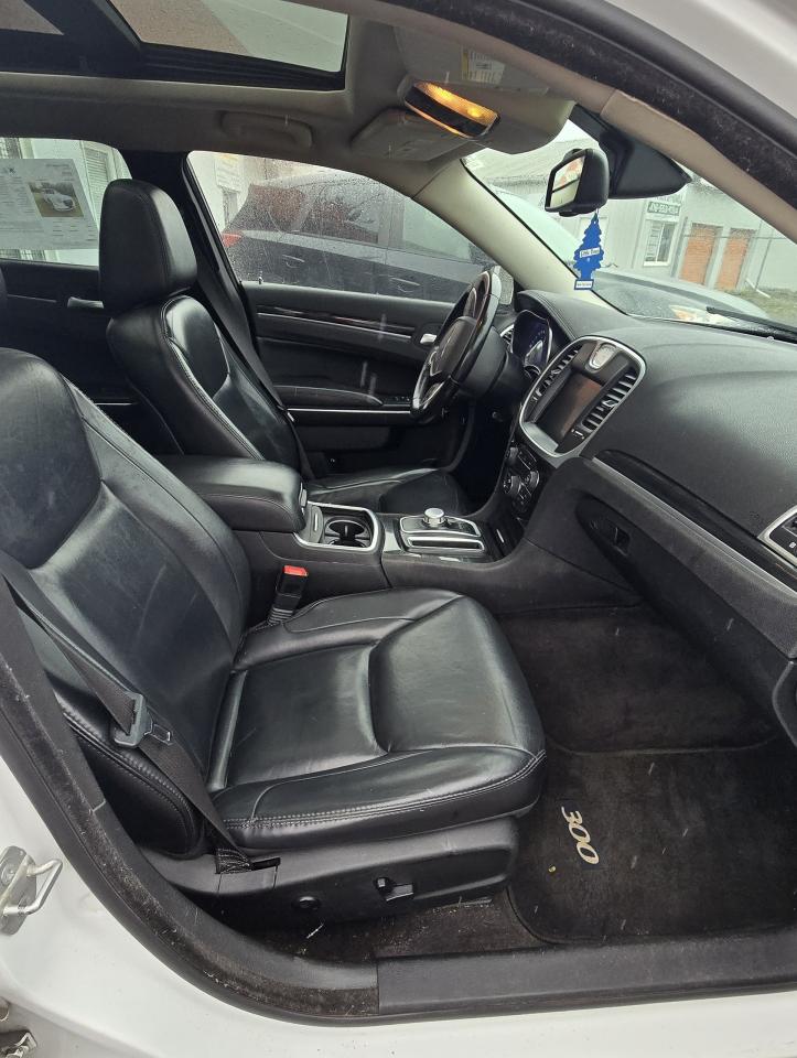 2016 Chrysler 300 Touring  - Photo #11