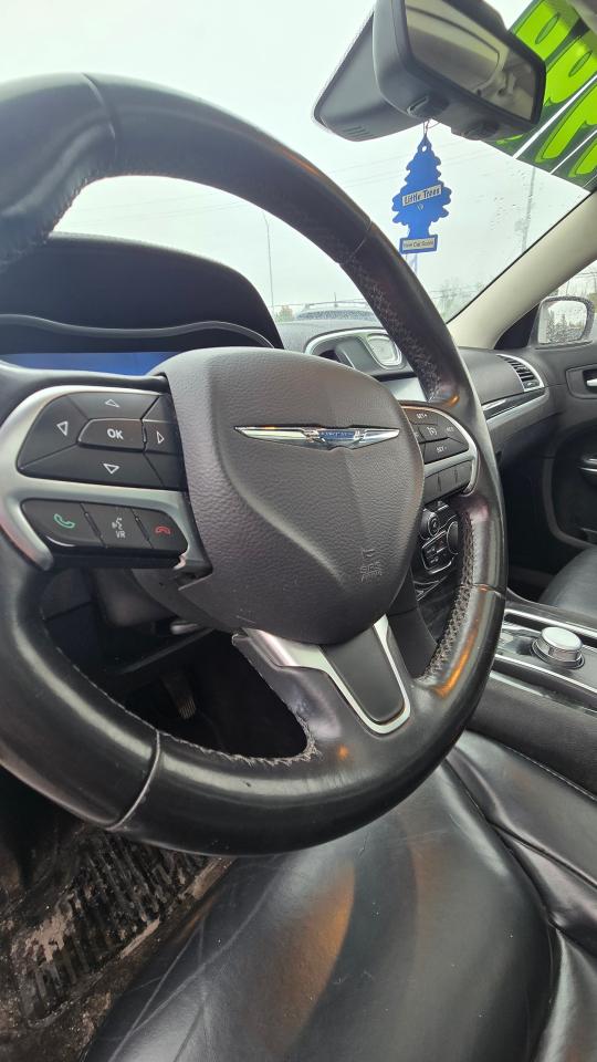 2016 Chrysler 300 Touring  - Photo #18