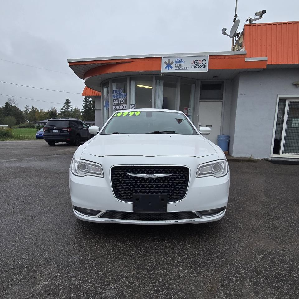 2016 Chrysler 300 Touring  - Photo #2