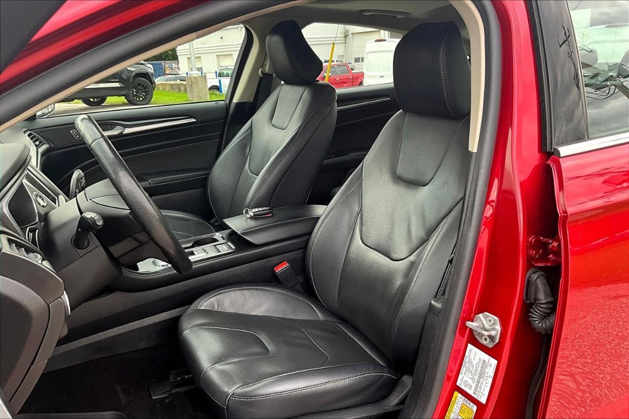 2020 Ford Fusion Hybrid Titanium Photo2