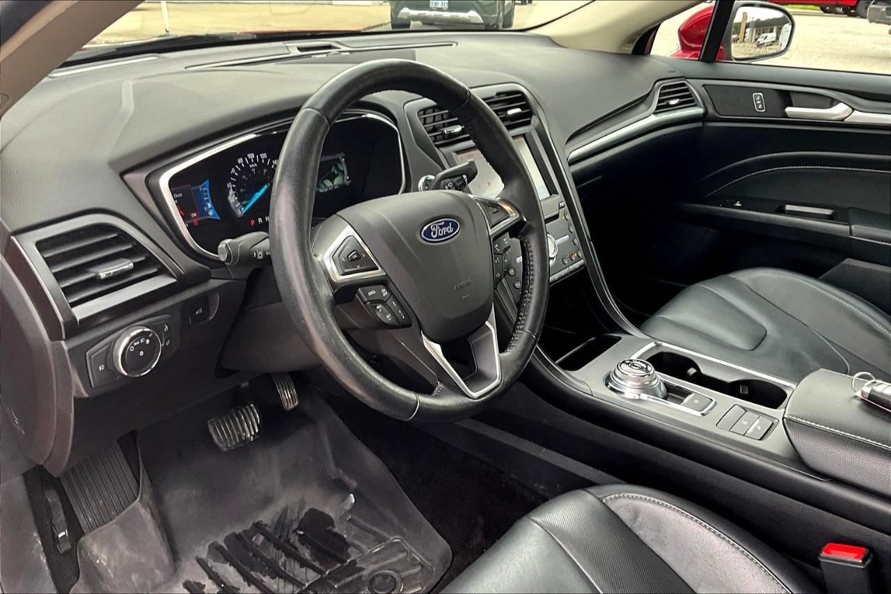 2020 Ford Fusion Hybrid Titanium Photo3