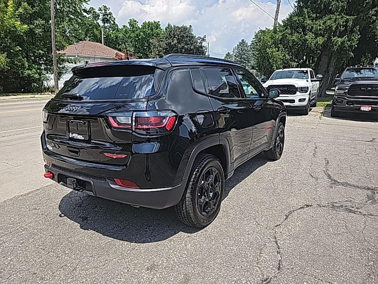 2023 Jeep Compass Trailhawk 4X4 - LEATHER - PANO ROOF Photo4