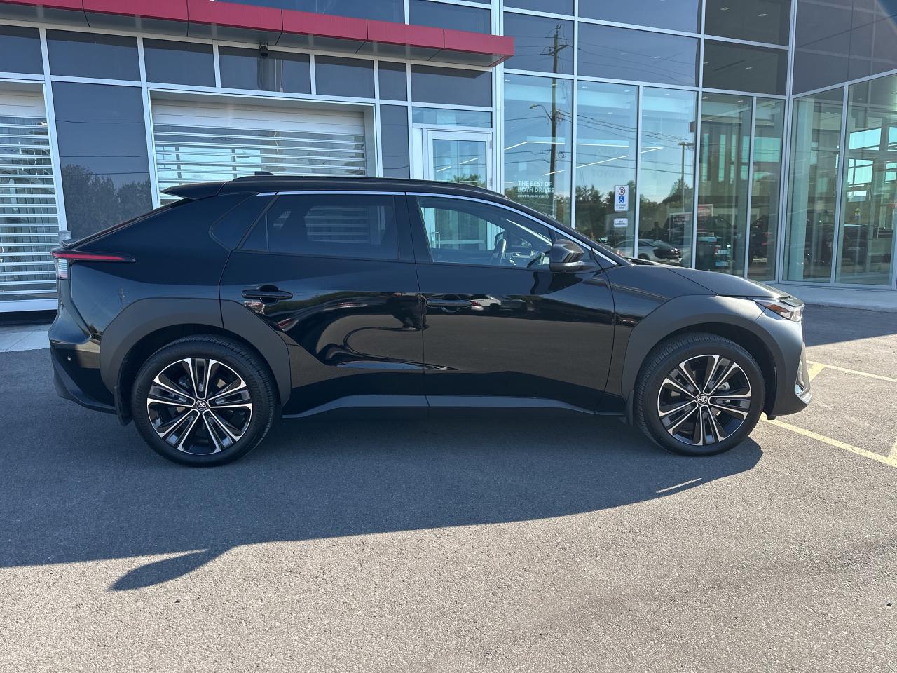 2025 Toyota bZ4X XLE Photo3