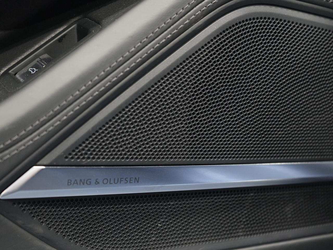 2020 Audi S8 PANO/HUD/360 CAM/B&O/21 IN RIM/EXTENDED WARRANTY Photo