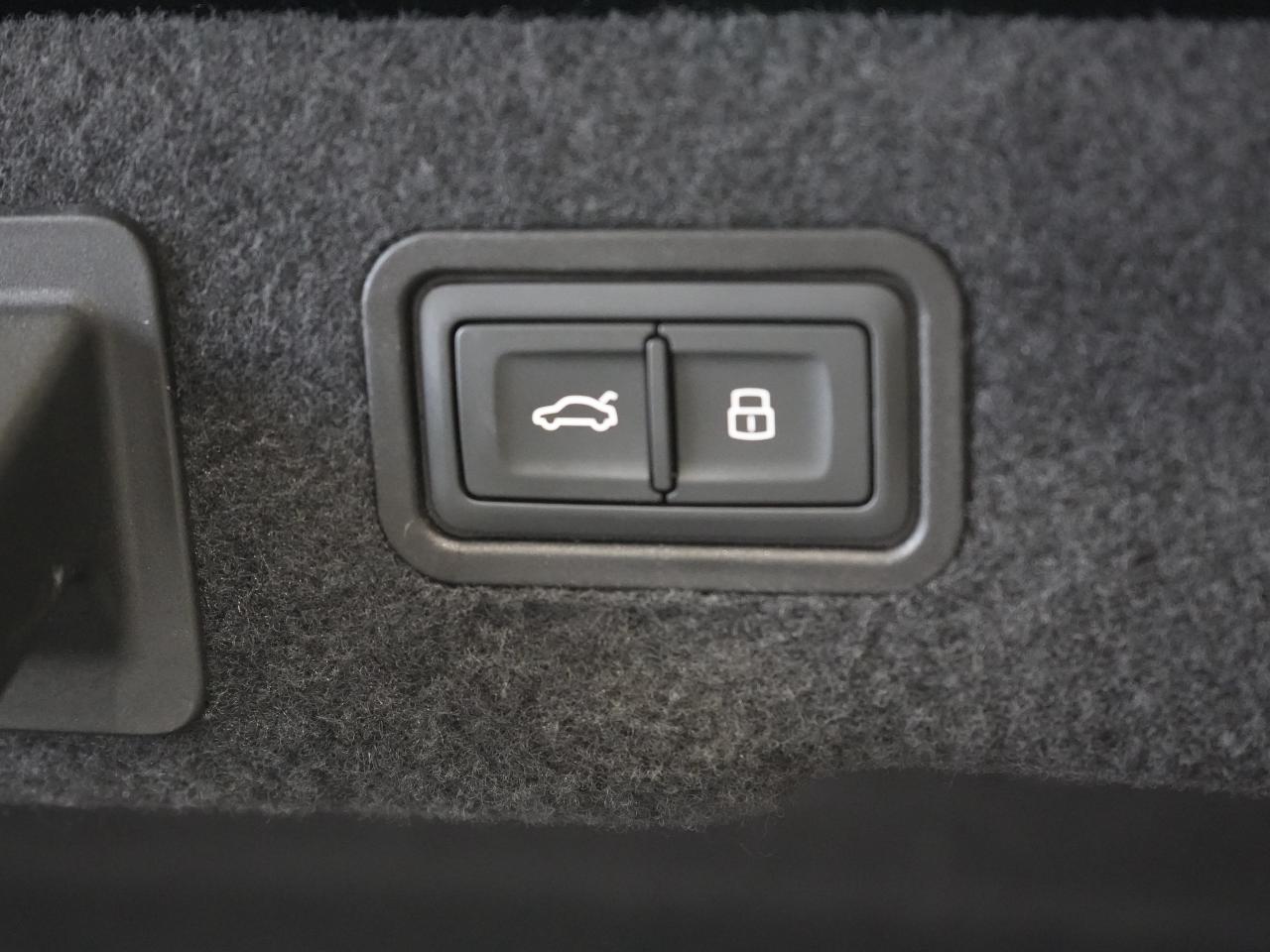 2020 Audi S8 PANO/HUD/360 CAM/B&O/21 IN RIM/EXTENDED WARRANTY Photo